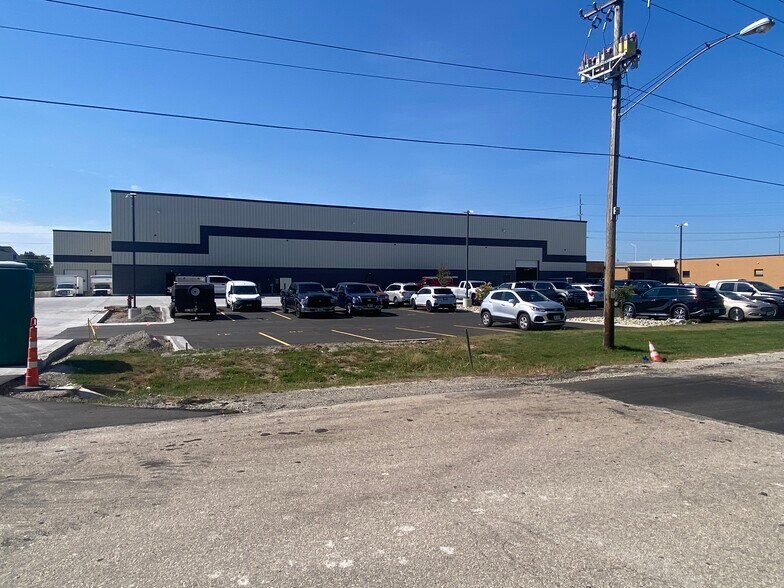 More Photos Of 733 Midway Rd, Menasha Distribution For Lease