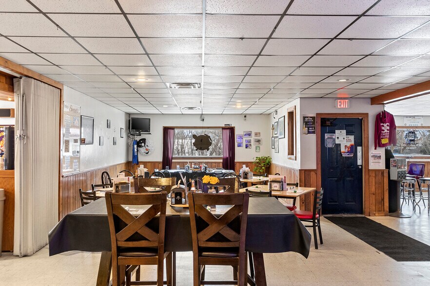More Photos Of 211 N Maple Ave, Oconto Falls Restaurant For Sale