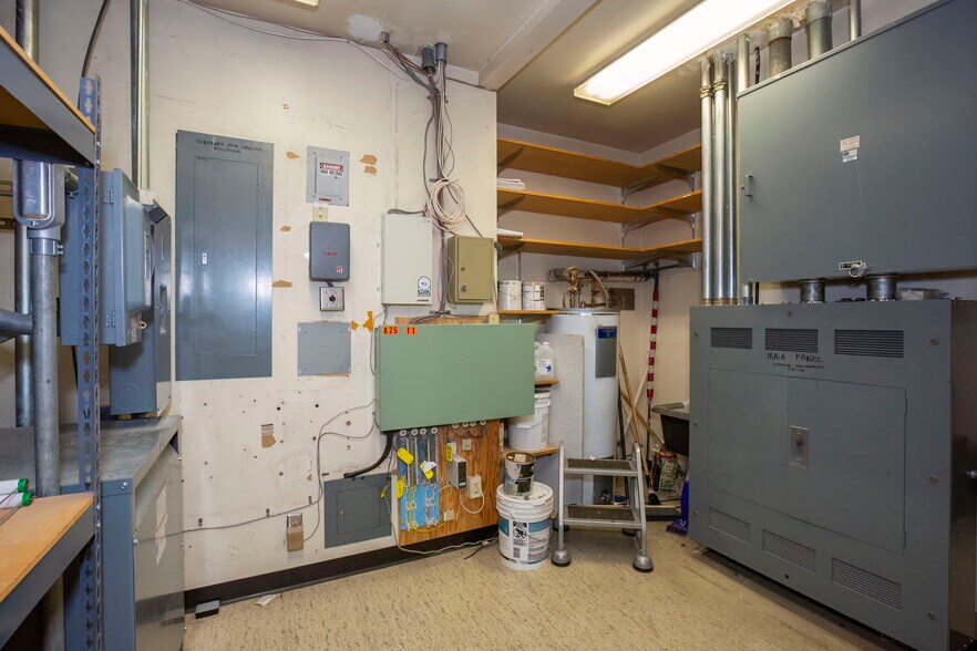 More Photos Of 873-875 6th St, Bremerton Bank For Lease