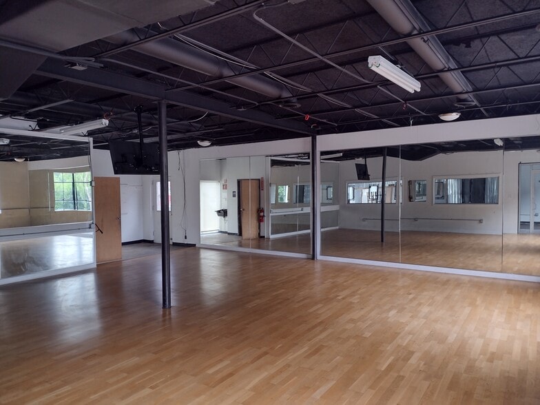 More Photos Of 728 Monroe Dr NE, Atlanta Storefront Retail Office For Lease