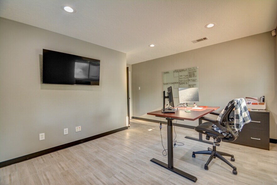 More Photos Of 26615 Oak Ridge Dr, The Woodlands Office For Lease