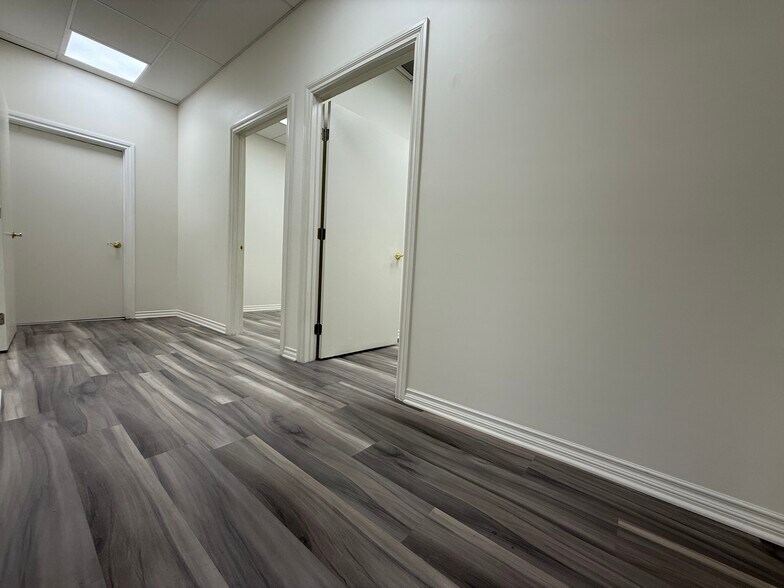 More Photos Of 20011 Ventura Blvd, Woodland Hills Medical For Lease
