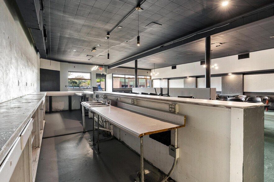 More Photos Of 227 E Main St, Tavares General Retail For Sale