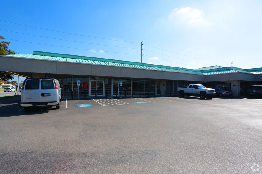 More Photos Of 3301 Fondren Rd, Houston Unknown For Lease