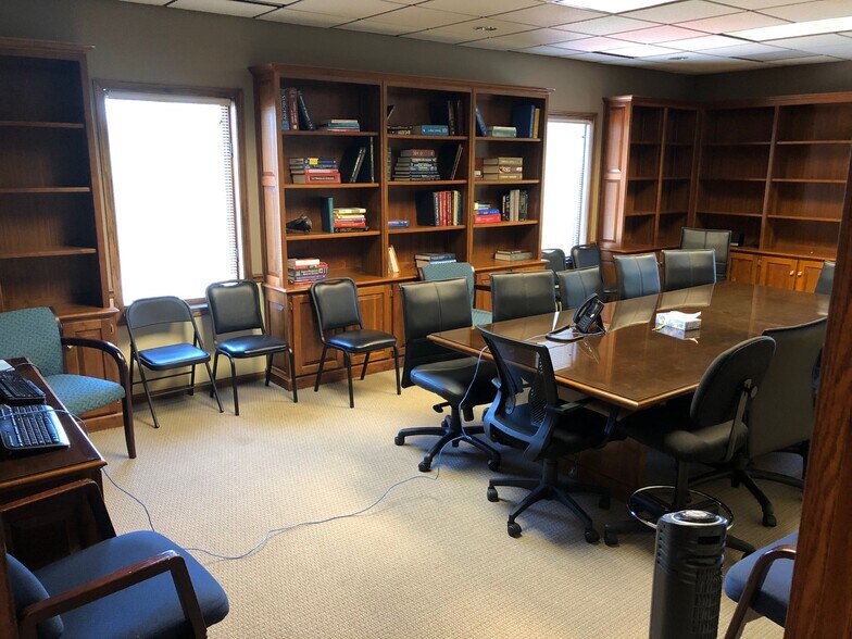 More Photos Of 1620 Southridge Dr, Jefferson City Medical For Lease