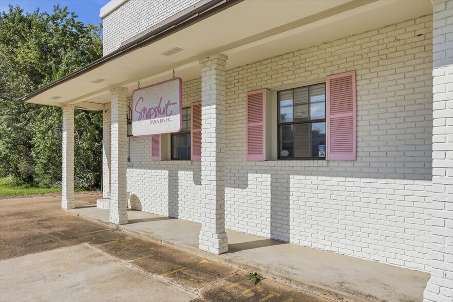 More Photos Of 1013 N Flowood Dr, Flowood Freestanding For Sale