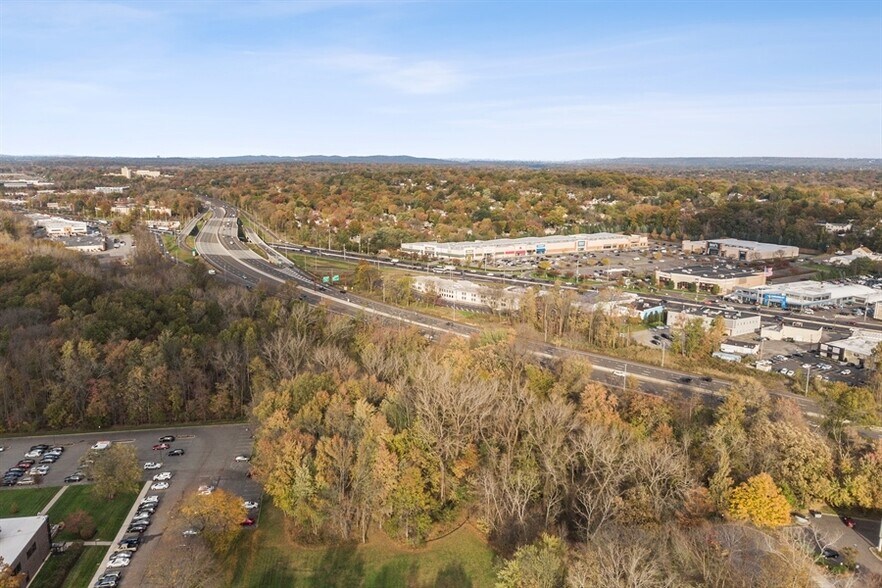 More Photos Of 205 Robin Rd, Paramus Office For Lease