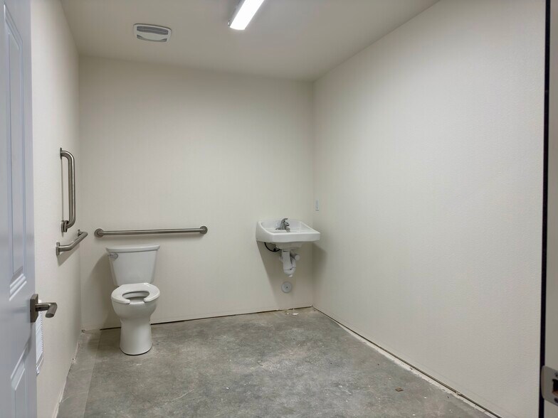 More Photos Of 3212 Airway Ave, Bismarck Light Distribution For Sale