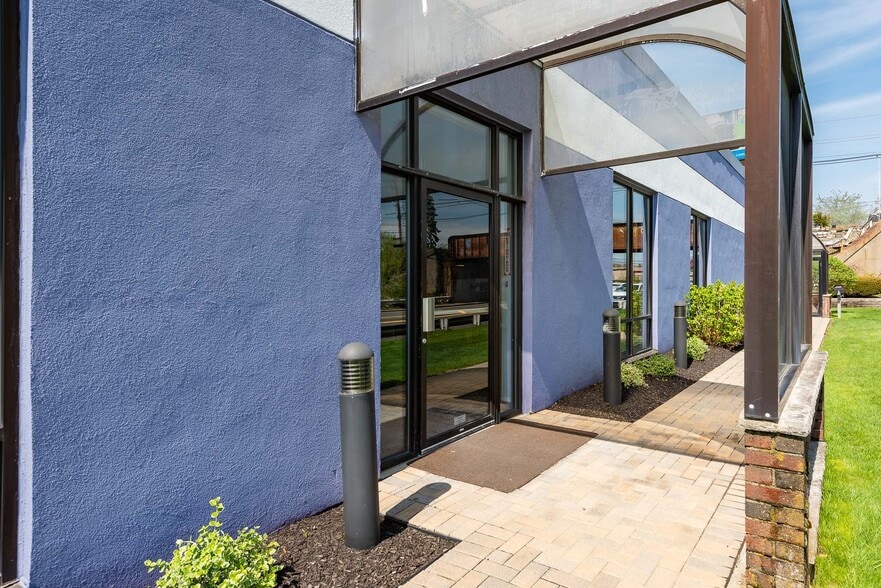 More Photos Of 120 Andover St, Danvers Freestanding For Lease