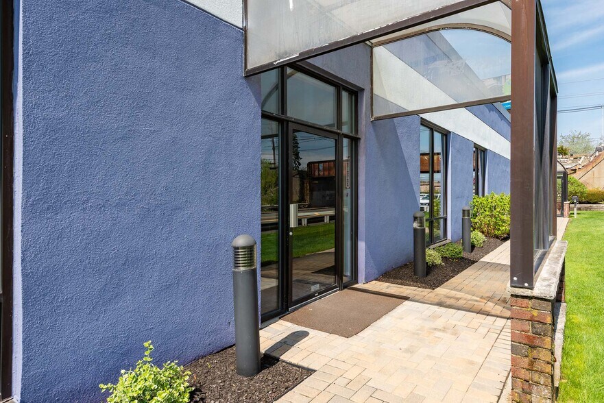More Photos Of 120 Andover St, Danvers Freestanding For Lease