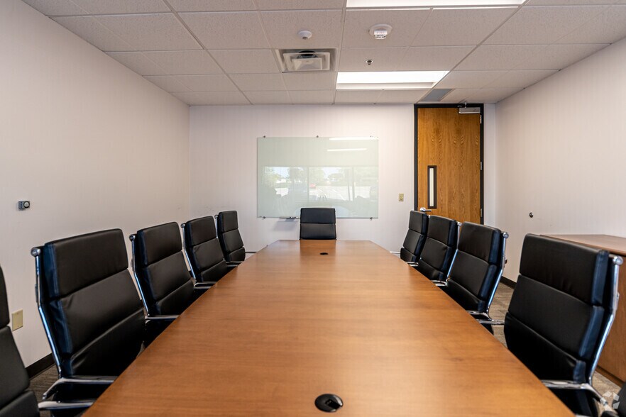 More Photos Of 5601 Executive Dr, Irving Office For Sale