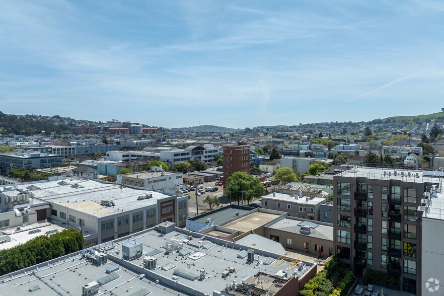 More Photos Of 3260 19th St, San Francisco Showroom For Lease