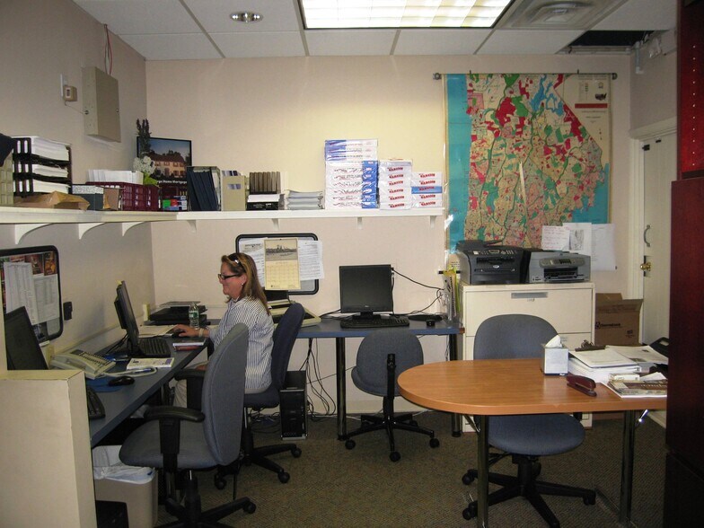 More Photos Of 17 1/2 Park Pl, Bronxville Storefront Retail Office For Sale