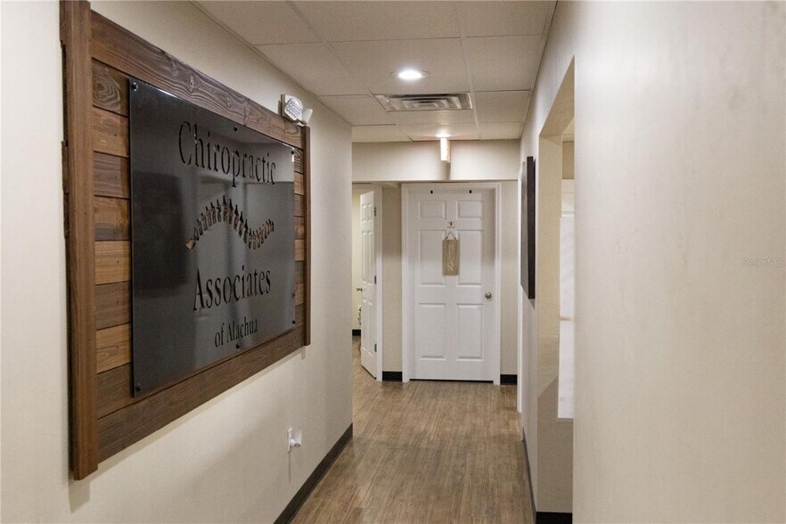 More Photos Of 15043 Main St, Alachua Showroom For Sale