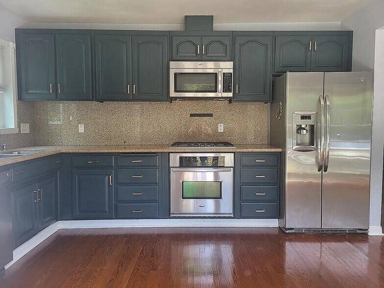 More Photos Of 12035 Magnolia Blvd, Valley Village Storefront Retail Residential For Sale