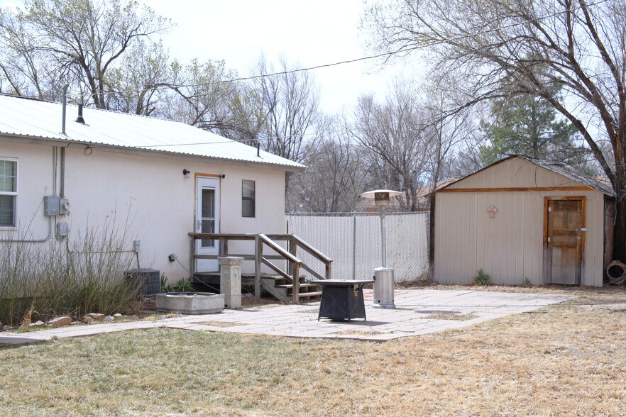 More Photos Of 404 3rd St, Capitan Flex For Sale