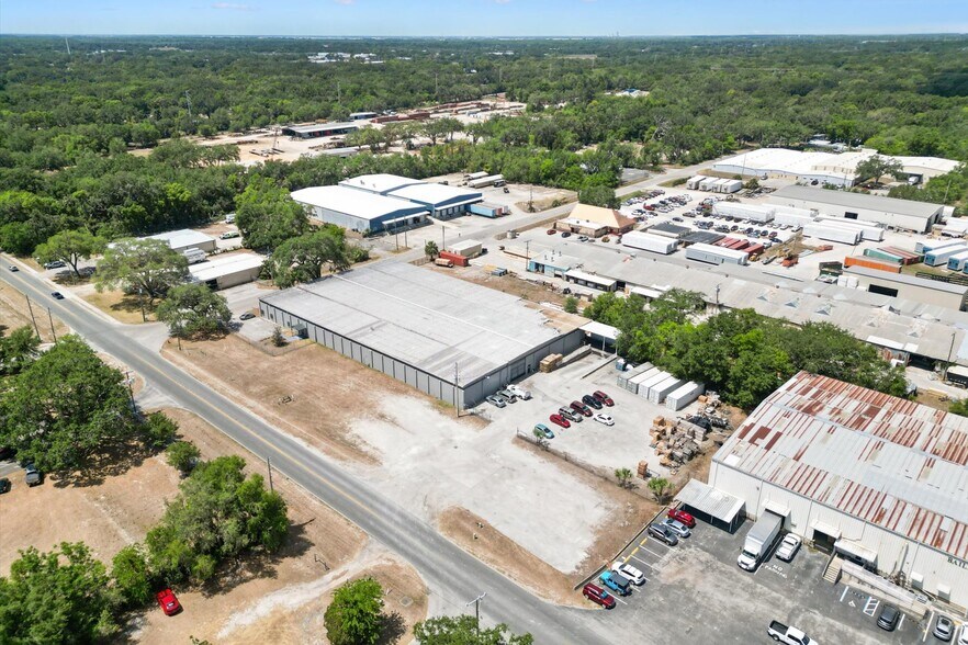 More Photos Of 1103 Thomas Ave, Leesburg Warehouse For Lease