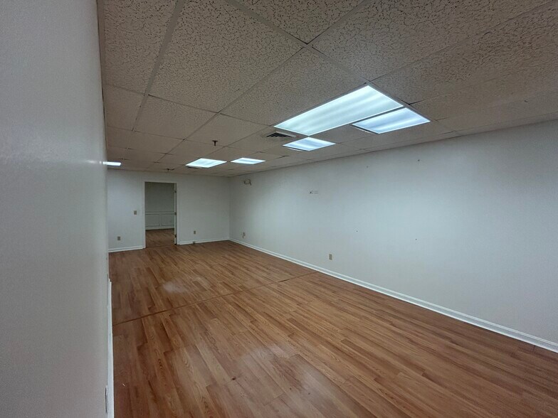 More Photos Of 812 Main St, Osterville Office Residential For Lease