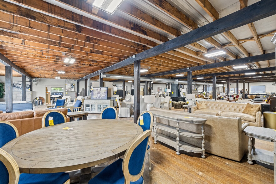 More Photos Of 764 E Seventh St, Lexington Warehouse For Sale