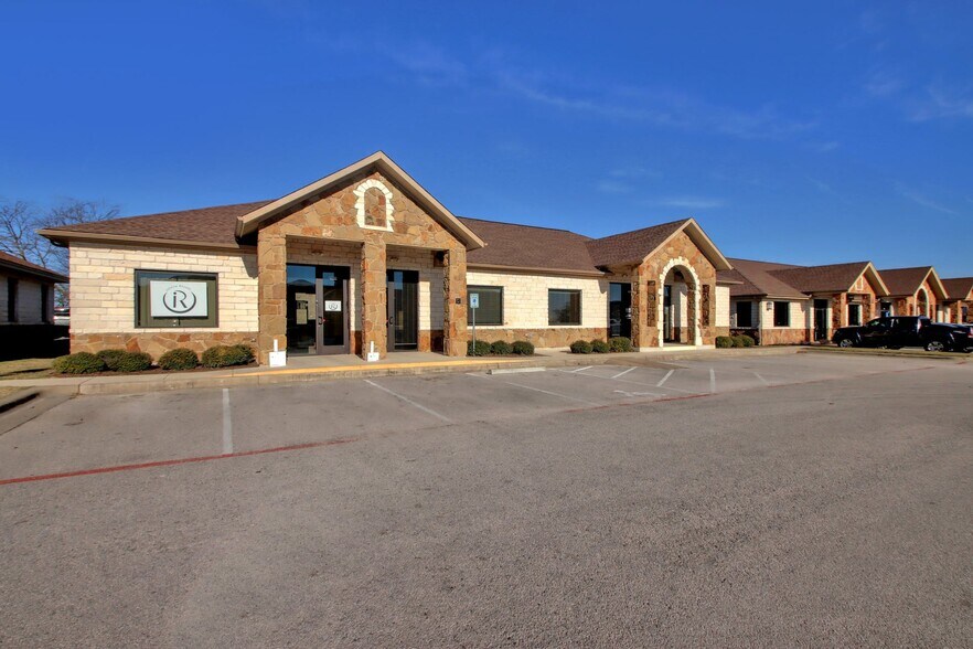 More Photos Of 2911 S A.W. Grimes Blvd, Pflugerville Office For Lease