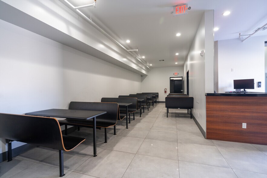 More Photos Of 19533 McLane St, Palm Springs Distribution For Sale