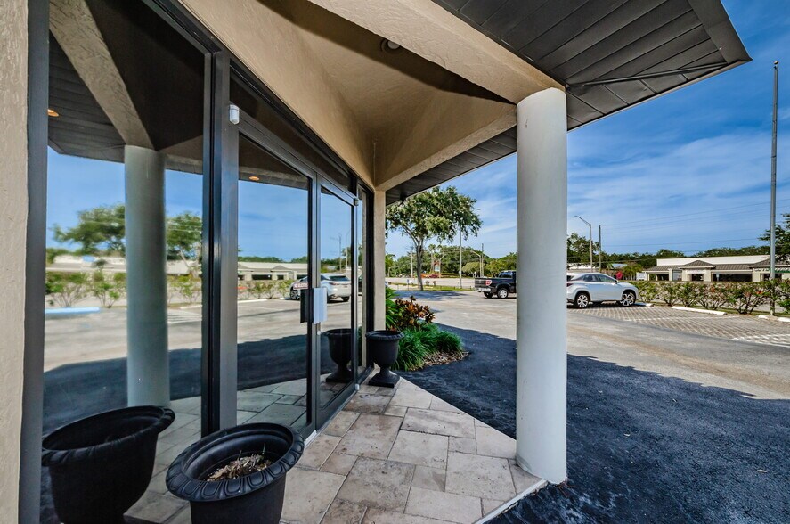More Photos Of 5510 Roosevelt Blvd, Clearwater Office For Lease