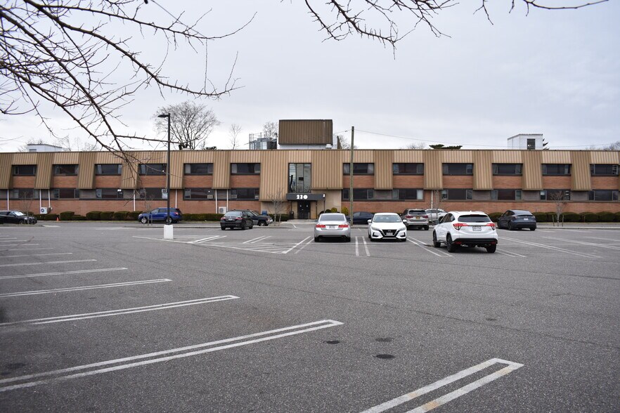 More Photos Of 230 Hilton Ave, Hempstead Office For Sale
