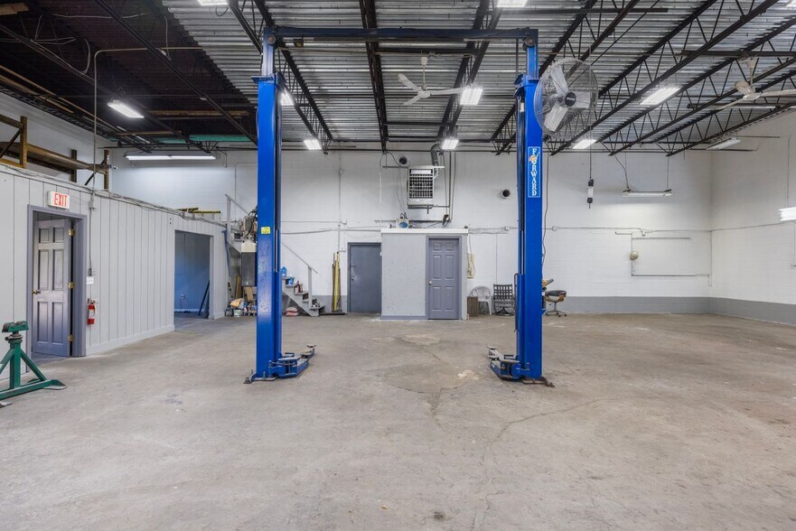More Photos Of 30 Starr St, Johnston Warehouse For Lease
