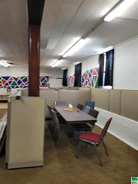 More Photos Of 423 George St, Sioux City Specialty For Sale