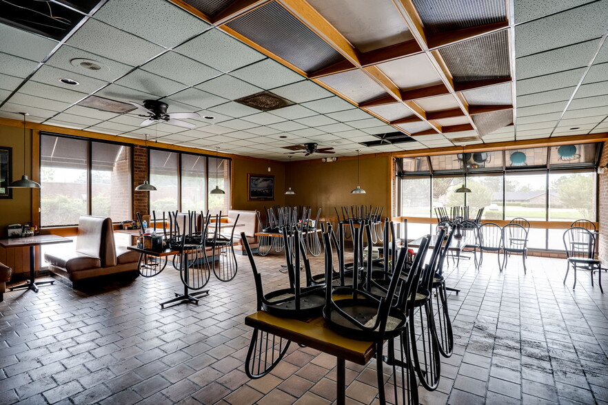 More Photos Of 2003 W Highland Ave, Selma Restaurant For Lease
