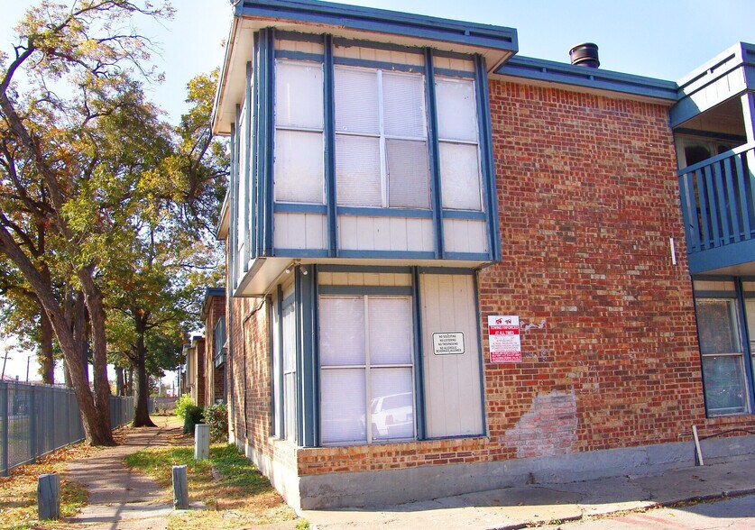More Photos Of 2833 Community Dr, Dallas Apartments For Sale