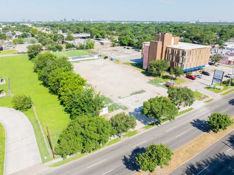 More Photos Of 3800 Hillcroft, Houston Land For Sale