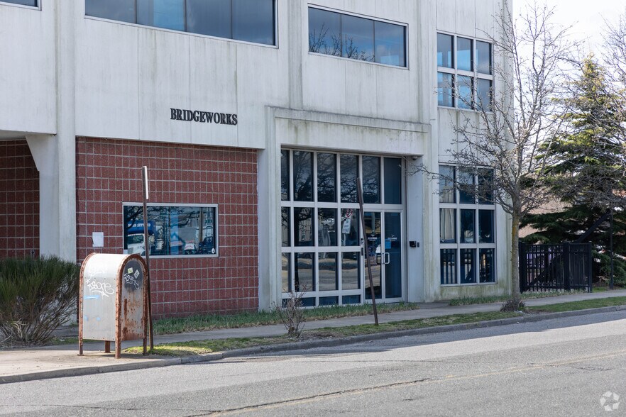 More Photos Of 670 Long Beach Blvd, Long Beach Loft Creative Space For Lease