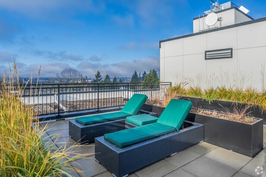 More Photos Of 8829 Roosevelt Way NE, Seattle Apartments For Lease