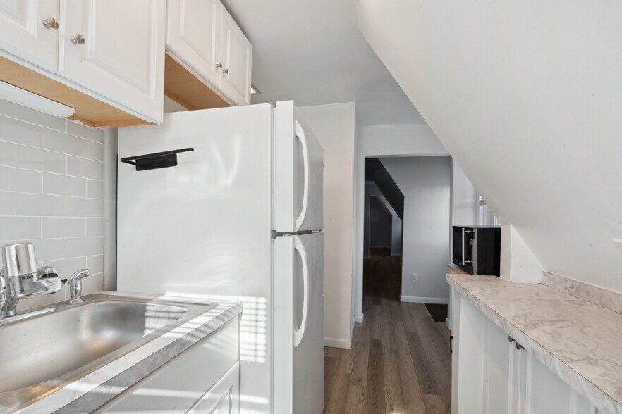 More Photos Of 253 Sea Cliff Ave, Sea Cliff Storefront Retail Residential For Sale