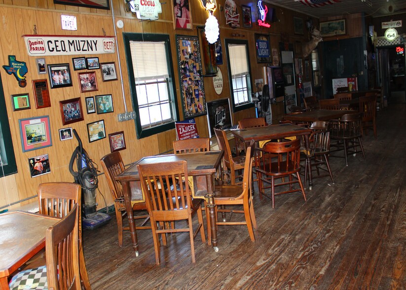 More Photos Of 211 N Mechanic St, Weimar Bar For Sale