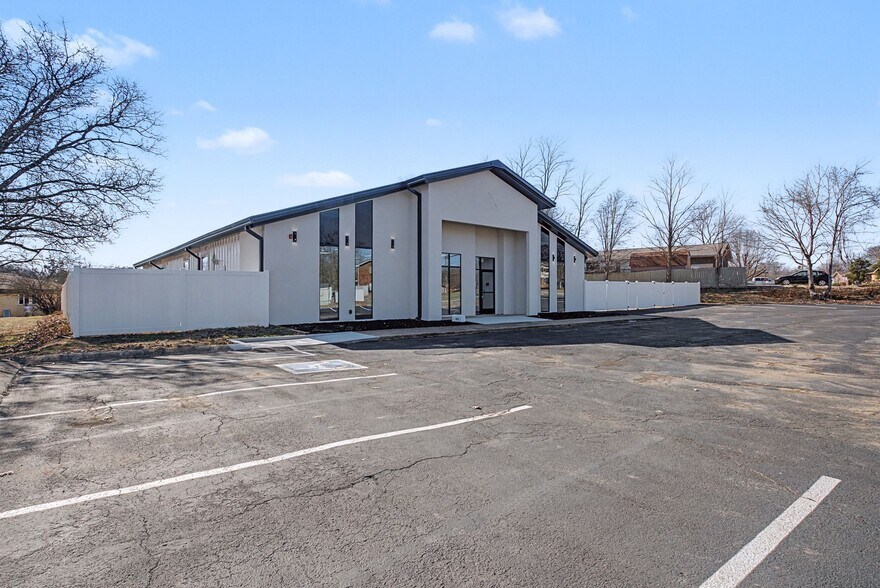 More Photos Of 207 Iris Dr, Hendersonville Daycare Center For Sale