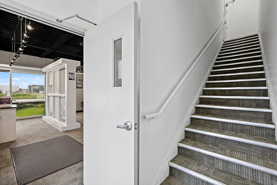 More Photos Of 10985 38th St NE, Calgary Warehouse For Sale