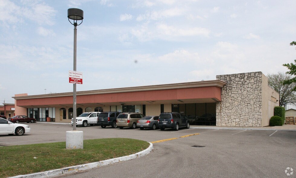 More Photos Of 211-265 W FM-1960, Houston Unknown For Lease