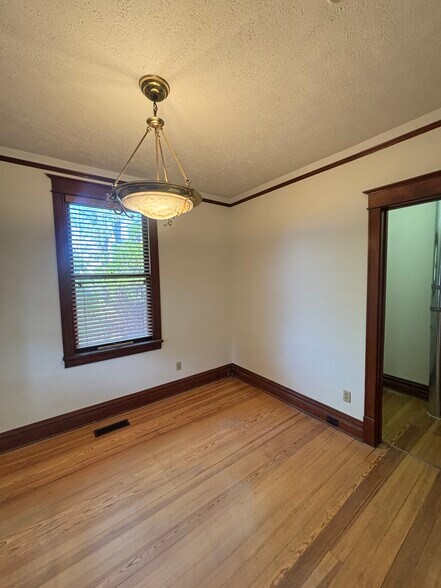 More Photos Of 27 S Whittaker St, New Buffalo Storefront Retail Residential For Lease