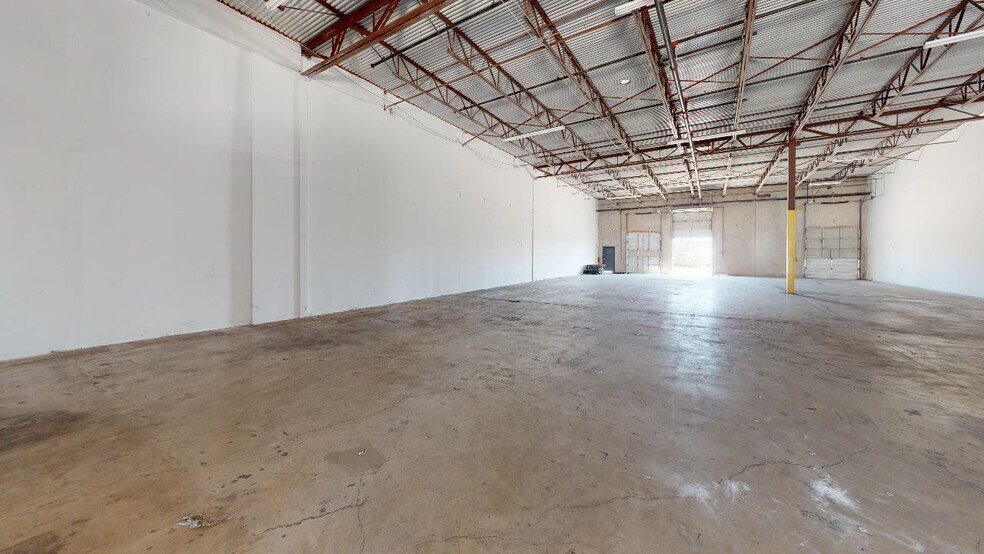 More Photos Of 5405 Bandera Rd, San Antonio Light Distribution For Lease