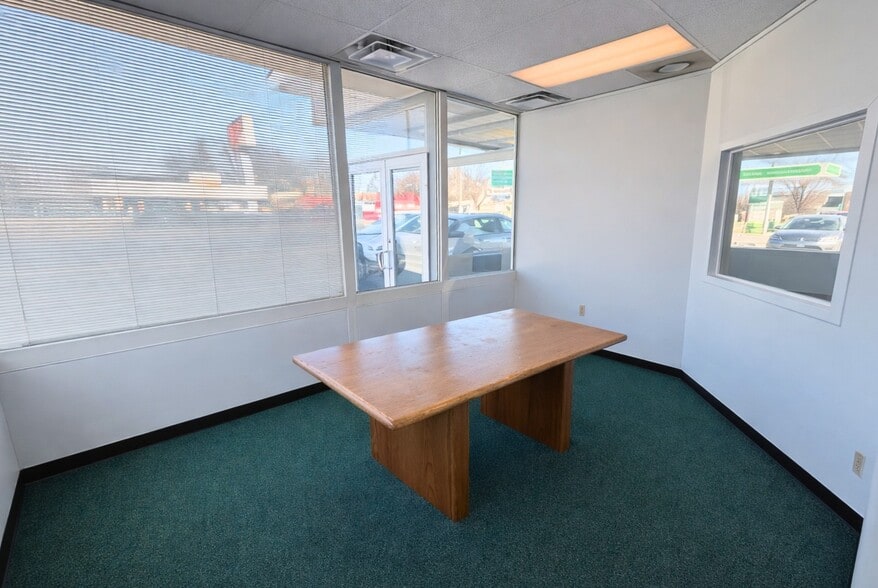 More Photos Of 702 Philadelphia Pike, Wilmington Storefront Retail Office For Lease