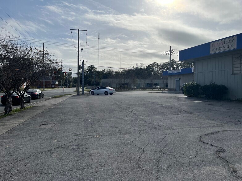 More Photos Of 1906 Parental Home Rd, Jacksonville Storefront For Sale
