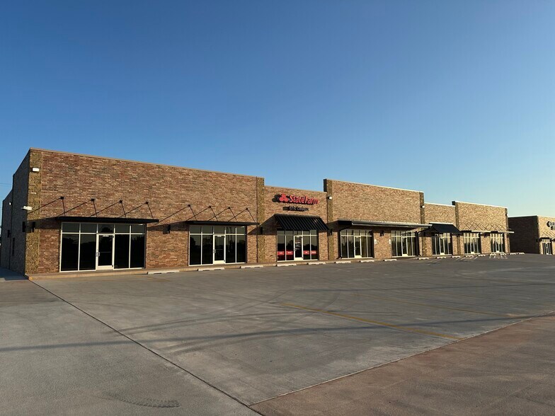 More Photos Of 2946 NW 32nd St, Newcastle Storefront Retail Office For Lease