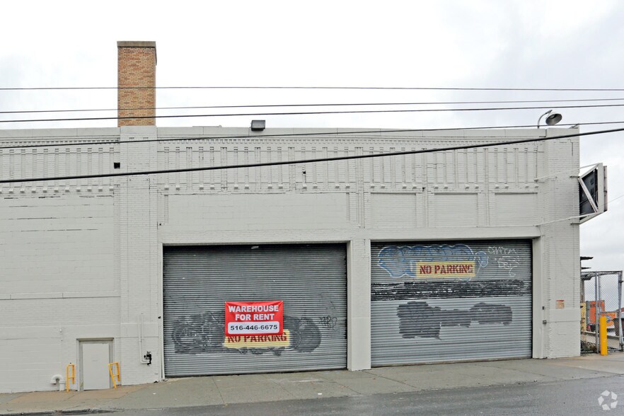 More Photos Of 47-05 Metropolitan Ave, Ridgewood Warehouse For Lease