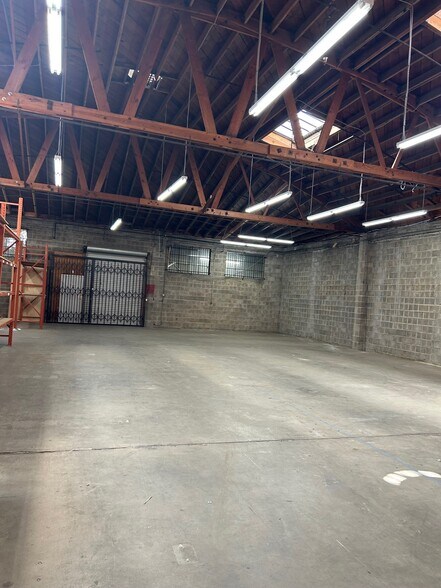 More Photos Of 3571 Hayden Ave, Culver City Warehouse For Lease