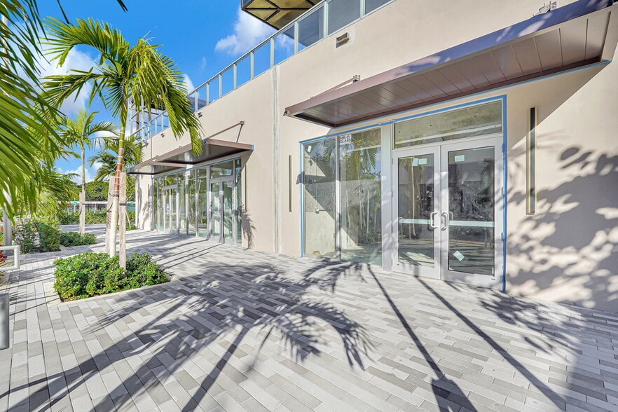 More Photos Of 1909 Tyler St, Hollywood Office For Lease