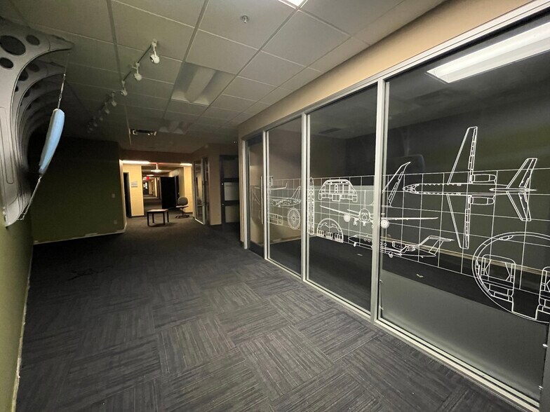 More Photos Of 4200 W Harry St, Wichita Warehouse For Lease