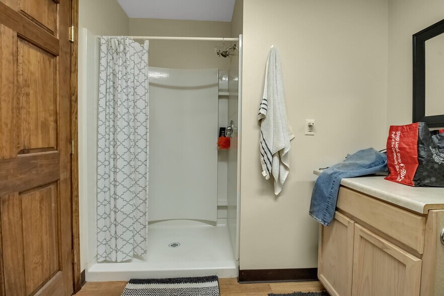 More Photos Of 38 Washington St, Ellicottville Storefront For Sale