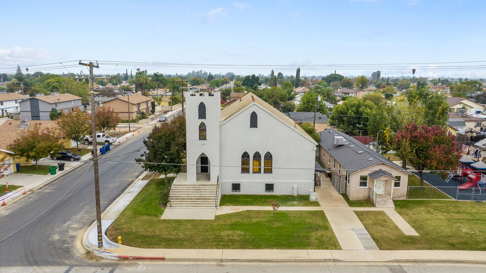 Primary Photo Of 401 W Lerdo Hwy, Shafter Religious Facility For Sale